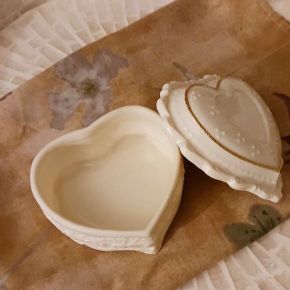 Heart Shaped Musical Trinket Holder, Keepsake Holder - Picture 2 of 13